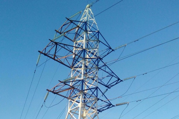 На въезде в Калининград обновляют опоры ЛЭП к Чемпионату мира по футболу-2018