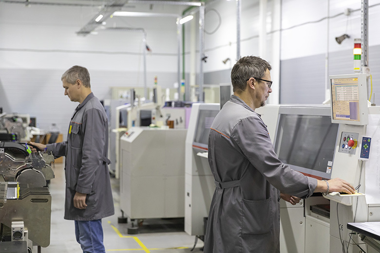 Безопасность производства: микросотовая связь и мониторинг персонала для промышленных предприятий