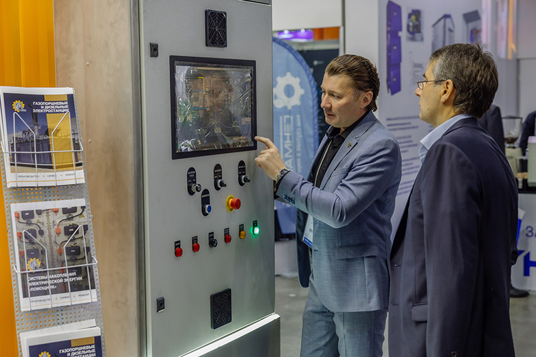 Система управления накопителем «Помощник» стала частью существующей контроллерной экосистемы, и для нее были разработаны алгоритмы управления для разных сценариев электроснабжения и условия переходов между&nbsp;ними.