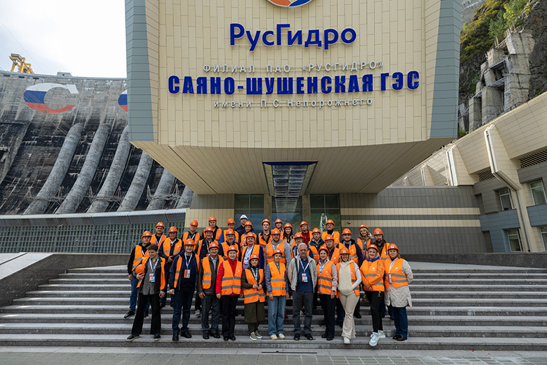 По завершении заседания его участники провели производственный осмотр Саяно-Шушенской и Майнской ГЭС.
