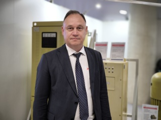 Технический директор инженерно-производственного комплекса "Приводная техника" Дмитрий Токмаков рассказывает об оборудовании ЧЭАЗ, которое предназначено для использования на морских судах.