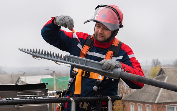 «Белгородэнерго» устанавливает светильники с индивидуальным управлением