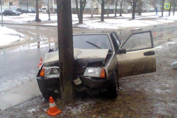 С начала года псковские водители 34 раза нарушали работу ЛЭП в регионе