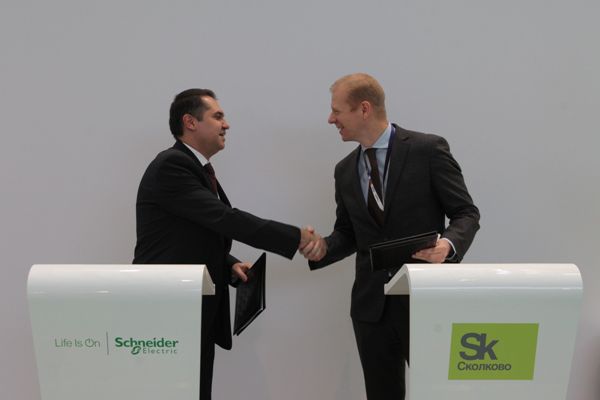 Schneider Electric за­пускает центр НИОКР в­ области программного­ обеспечения для энер­гетики в "Сколково"