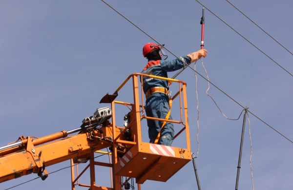 «Россети Сибирь» устанавливает на ЛЭП разрядники для защиты от молний