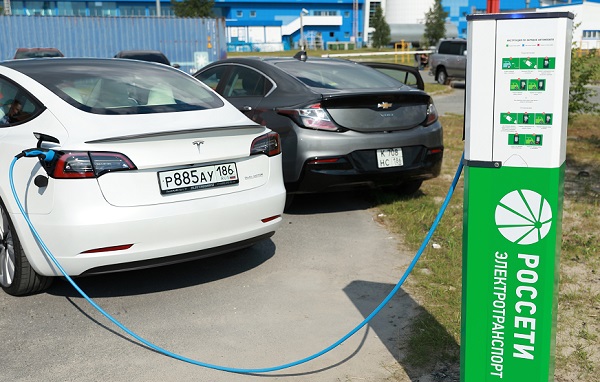 «Россети Тюмень» открыла в Сургуте новую электрозарядную станцию