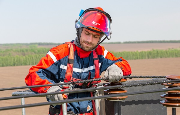 «Россети Ленэнерго» за полугодие отремонтировала свыше 3 100 км ЛЭП