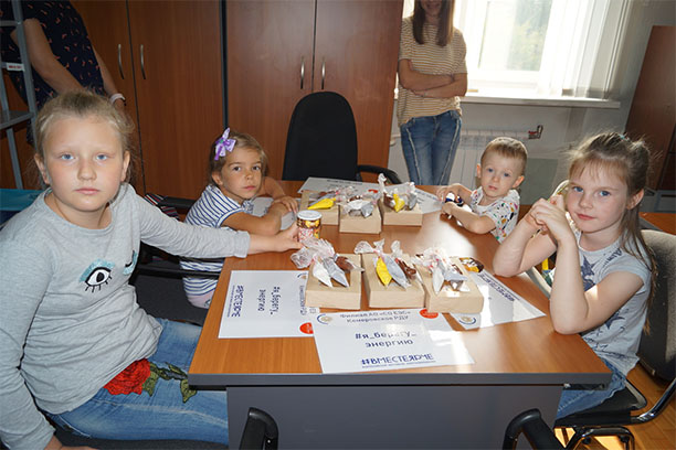 В Кемеровском РДУ провели мастер-класс для детей в рамках фестиваля #ВместеЯрче