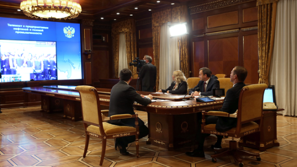 Дмитрий Медведев дал старт добыче нефти на новом месторождении 