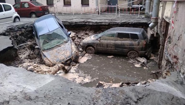 В Петербурге два человека погибли, обварившись кипятком из трубопровода