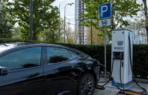 АВВ открыла в Москве новую зарядную станцию для электромобилей