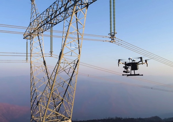 В «Россети Ленэнерго» сотрудников обучают управлять дронами