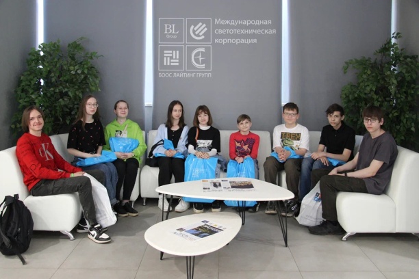 Музей света МСК «БЛ ГРУПП» провел образовательные экскурсии для младших школьников и старшеклассников в рамках программы «Летние инженерные каникулы»
