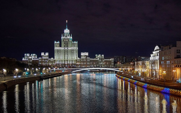 Уличное освещение Москвы переведены на зимний режим работы