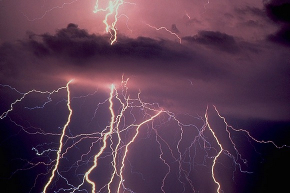 Из-за грозы без электроэнергии в Сибири осталось почти 30 населенных пунктов 