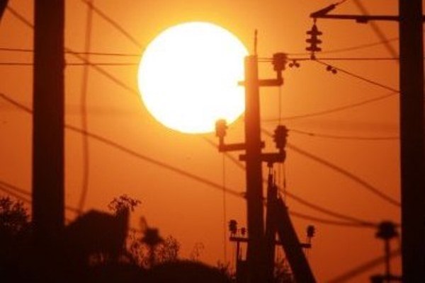 Ростовские энергетики устраняют последствия непогоды