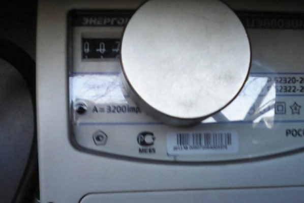 «Белгородэнерго» установит на приборах учета потребителей более 100 тысяч антимагнитных пломб