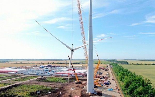На стройплощадке Кочубеевской ВЭС смонтировано 35 из 84 ВЭУ