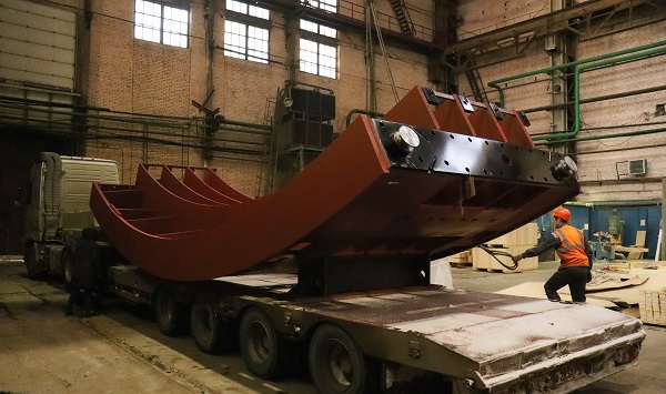 ЭЛСИБ приступил к отгрузке узлов гидрогенератора для Майнской ГЭС 