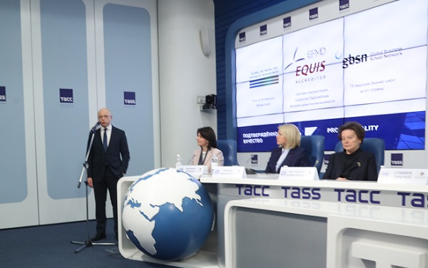 «Газпром нефть» и СКОЛКОВО открыли площадку кросс-отраслевого диалога