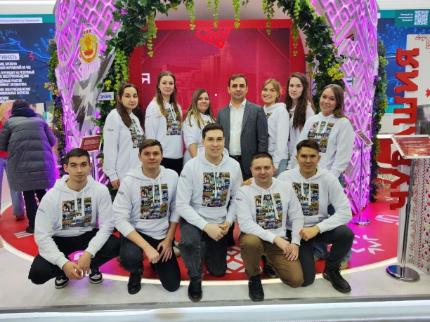 ЧЭАЗ: отраслевая неделя на выставке "Россия" завершилась флешмобом