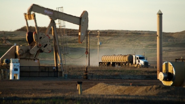 За год цена нефти марки Urals снизилась в полтора раза