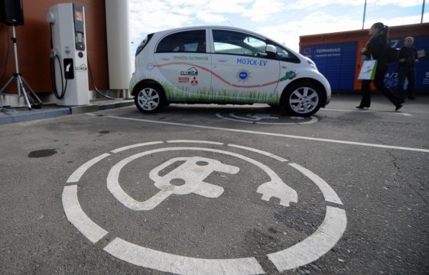 Бесплатная парковка для электромобилей введена в Санкт-Петербурге