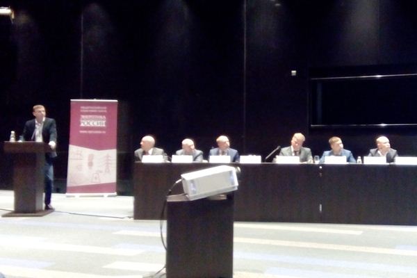 Влияние госпрограммы по импортозамещению на работу генерирующих компанияй обсуждают участники круглого стола, организованного ЭПР в рамках РМЭФ