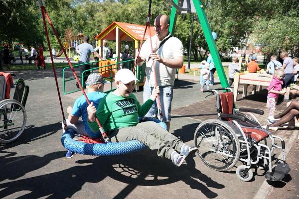 Пермские энергетики подарили особенным детям специальную игровую площадку