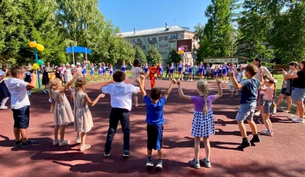 Чебоксарская ГЭС помогла первоклассникам собраться в школу 