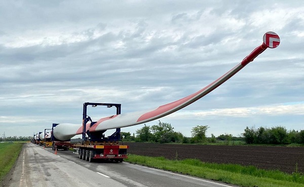 На Азовскую ВЭС доставили ступицы и гондолы