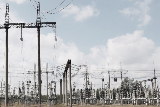 Филиал «Россетей» модернизирует коммутационное оборудование подстанции в Ленинградской области