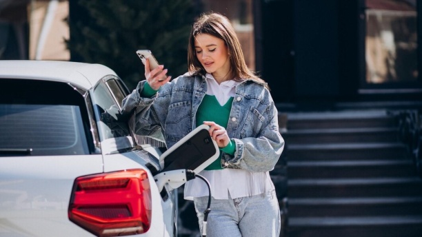 Число зарегистрированных в РФ электрокаров выросло на 27% с начала года