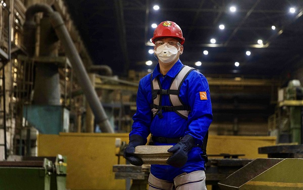 ПНТЗ тестирует экзоскелеты для защиты сотрудников от высоких нагрузок