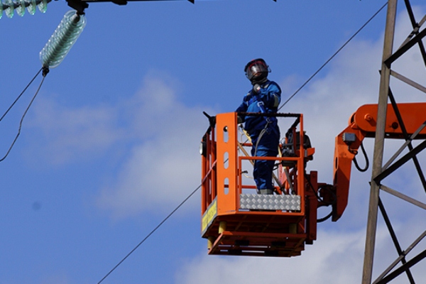 Астраханские энергетики обновили 36 км ЛЭП в 2017 году