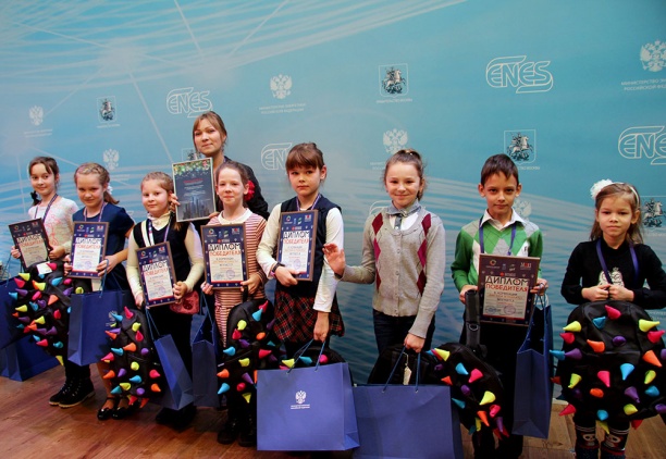 В Новый год – с подарками