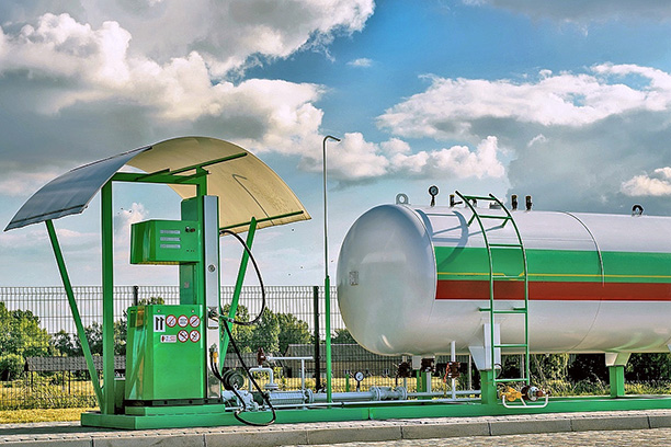 Добавить газу