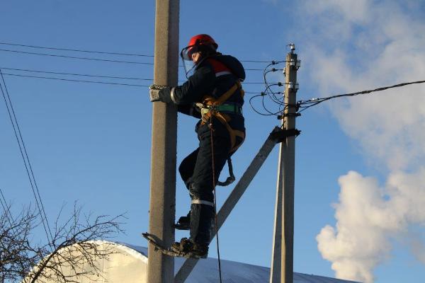 В Псковской области после урагана восстановлена работа всех основных линий электропередачи